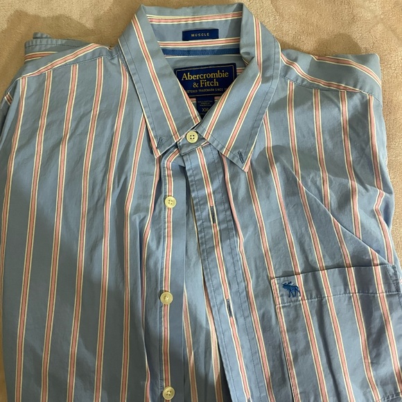 Abercrombie & Fitch - Picture 4 of 4